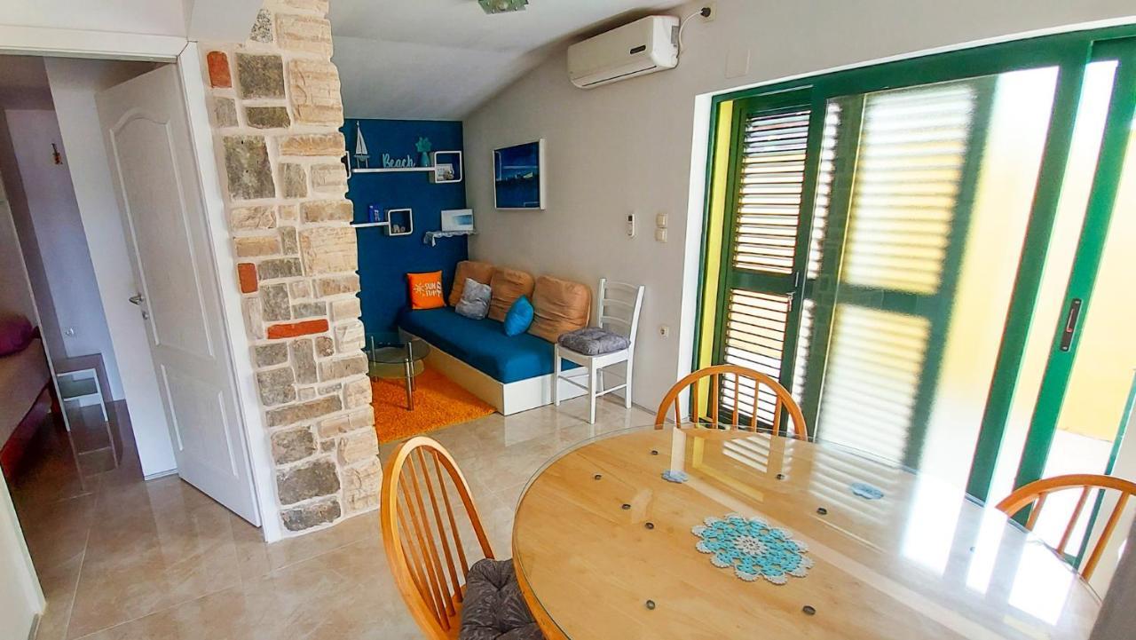 Holiday Home - Beach House 'Amarella' Turanj Exterior photo